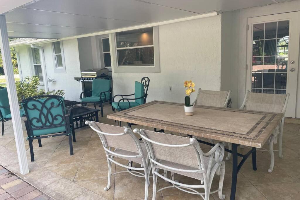 Cheerfull 4/Bed/ 3 Bath / Pool / Best Location Naples Exterior photo
