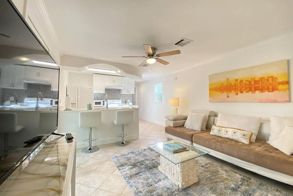 Cheerfull 4/Bed/ 3 Bath / Pool / Best Location Naples Exterior photo